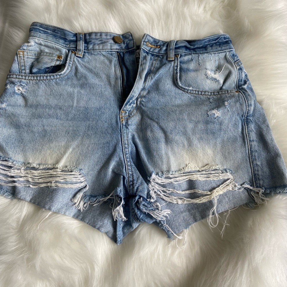 ZARA SHORTS FOR SALE SIZE US 4